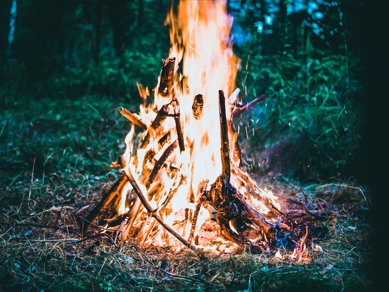 Bonfires Before 7pm: How to Deal With Bonfire Nuisance